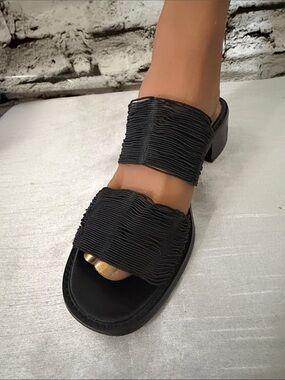 Marquise Black Double-Strap Textured Block Heel Mule Sz 7 1/2